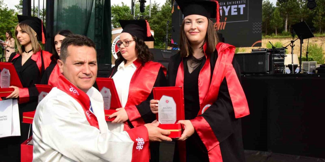MKE fabrikasındaki patlamada şehit düşen babasının hayalini gerçekleştirdi, üniversiteyi dereceyle bitirdi