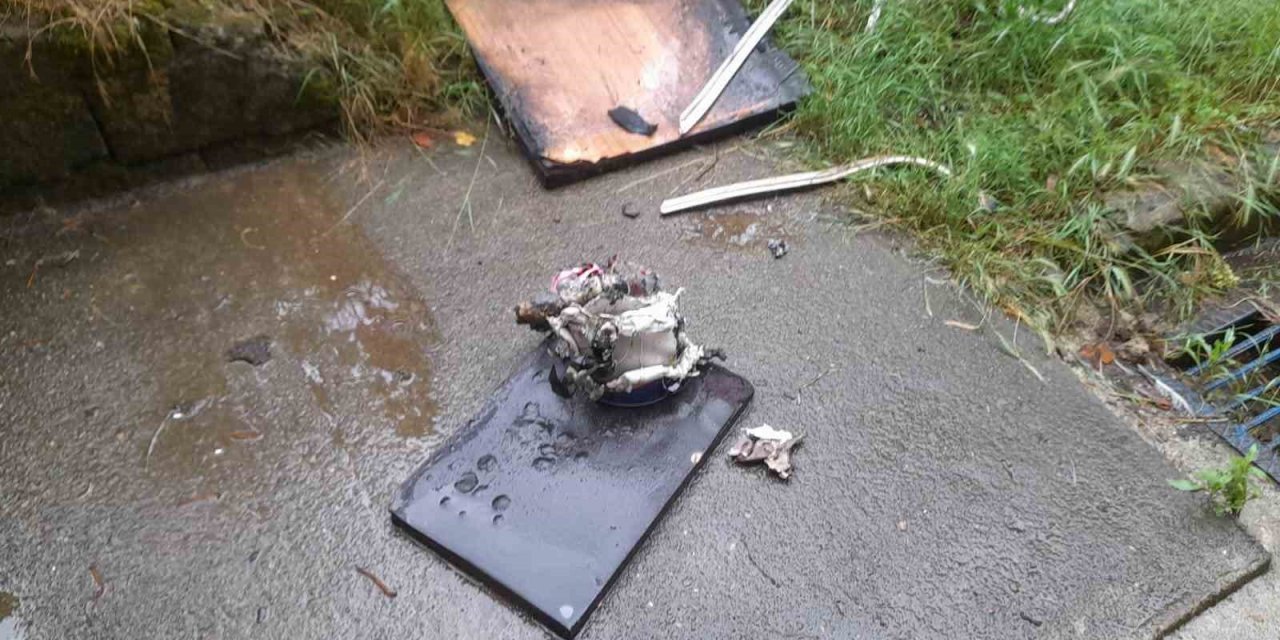 Elektrik tesisatından çıkan yangın korkuttu