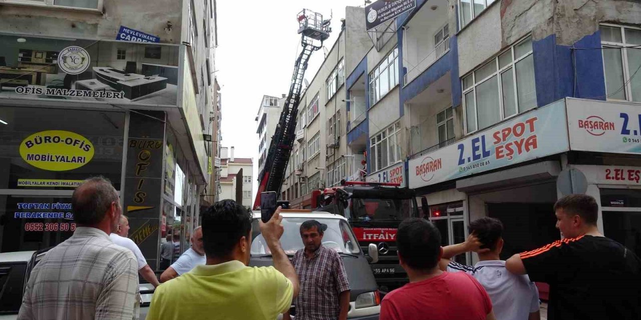 Çatı katında yangın