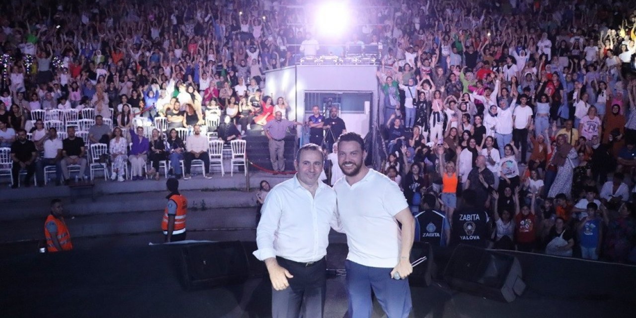 Yalova’nın il oluşunun yıldönümü Sinan Akçıl ile kutlandı