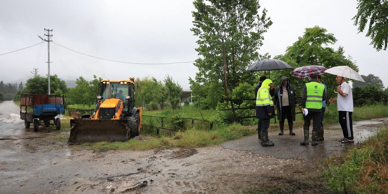 Aşırı kuvvetli yağışa Sakarya Büyükşehir Belediyesi’nden anında müdahale