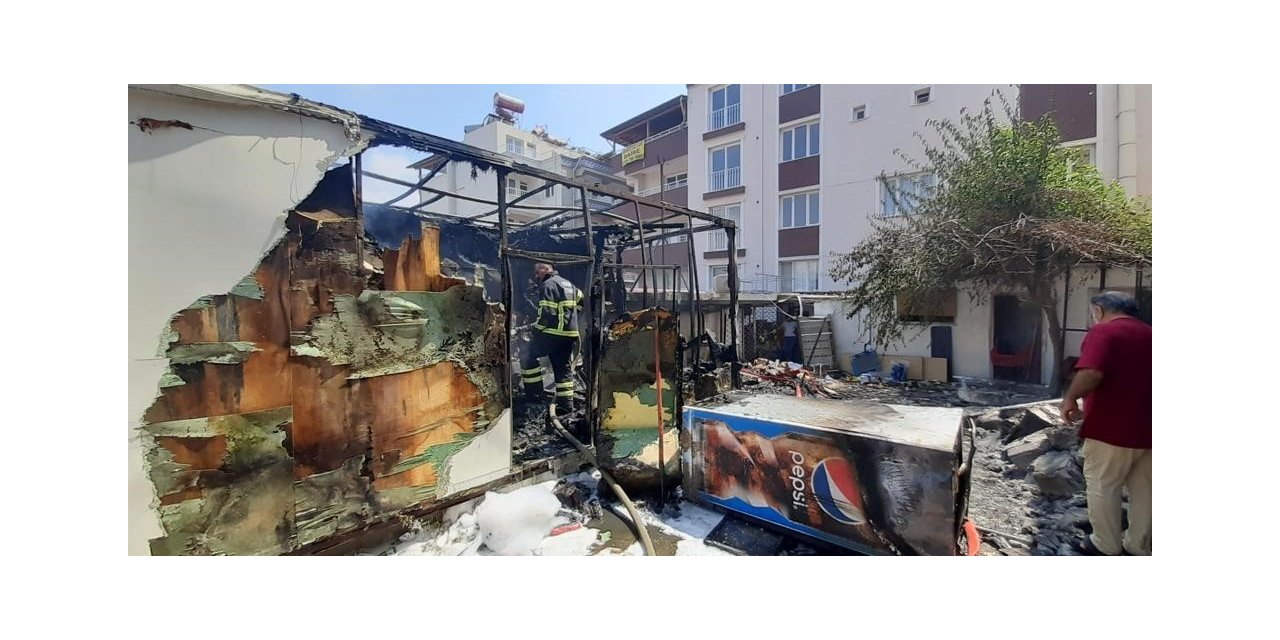 Hatay’da depo ve bahçe yangını