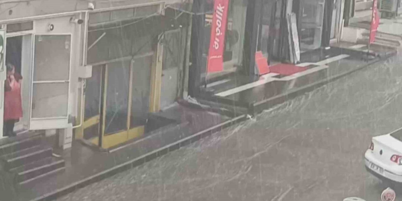 Sağanak yağış Develi’de etkili oldu