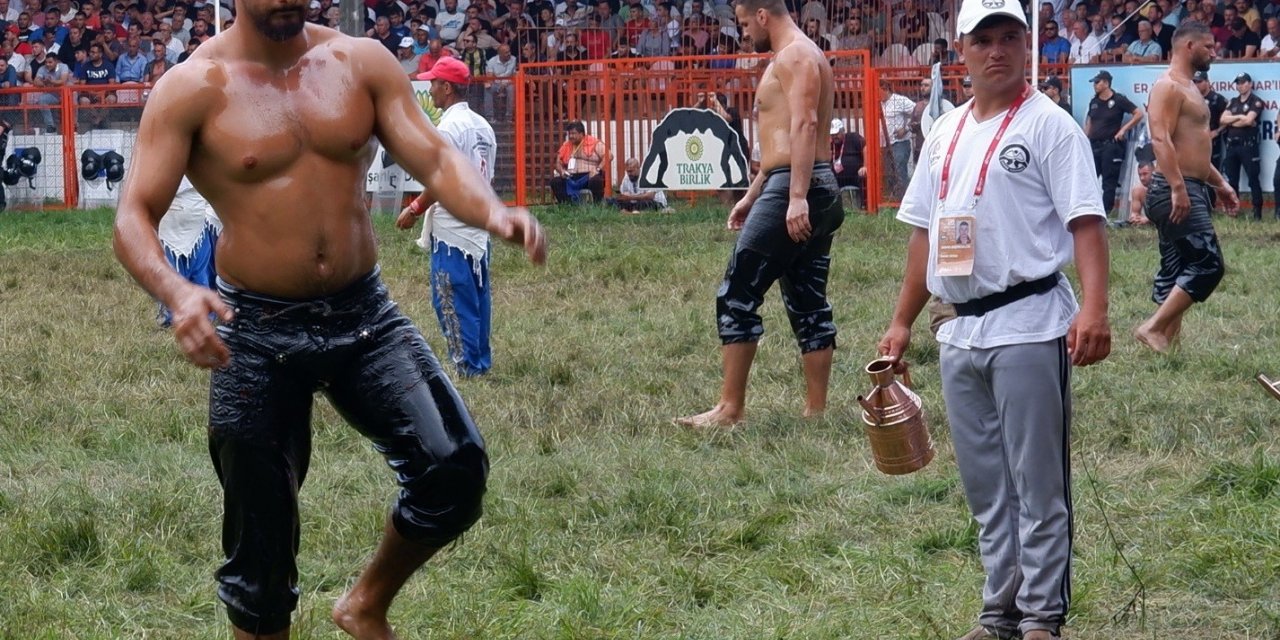 Başpehlivan Mustafa Taş altın kemere veda etti