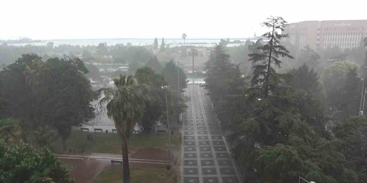 Samsun’da kısa süreli sağanak korkuttu