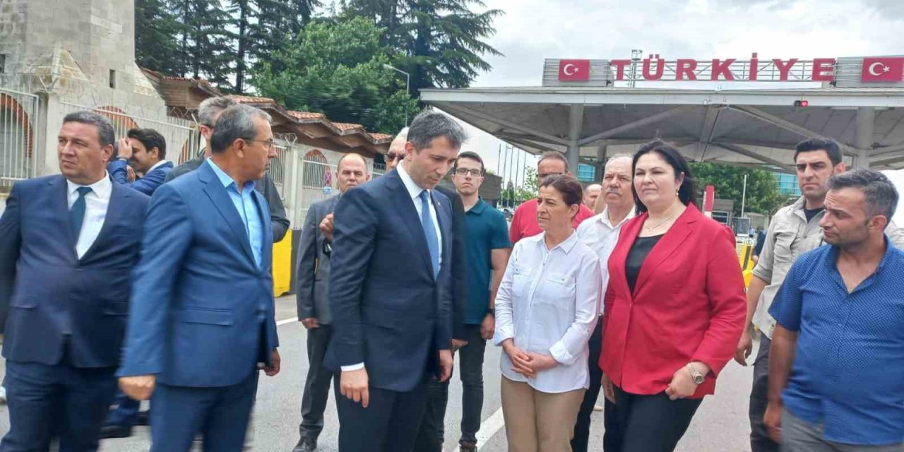 AK Parti Dış İlişkilerden Sorumlu Genel Başkan Yardımcısı Sırakaya Kapıkule’de