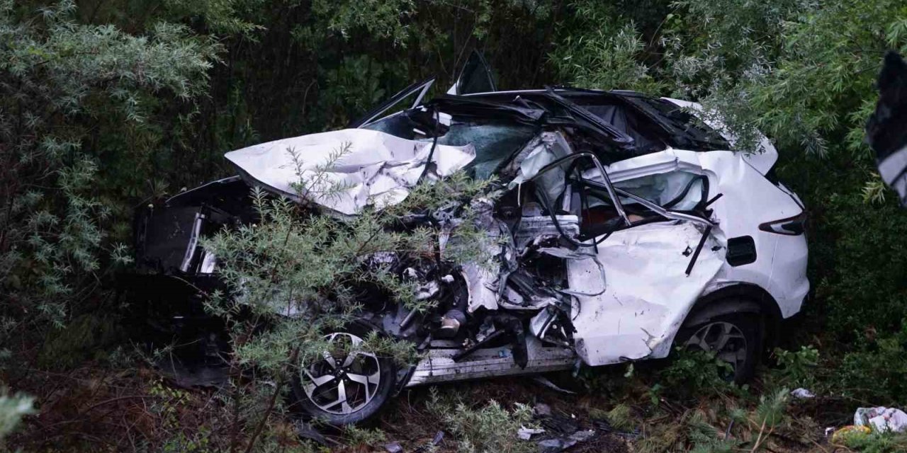 Tatil için yola çıkan aileyi kaza ayırdı: Anne ve baba öldü, çocukları yaralandı