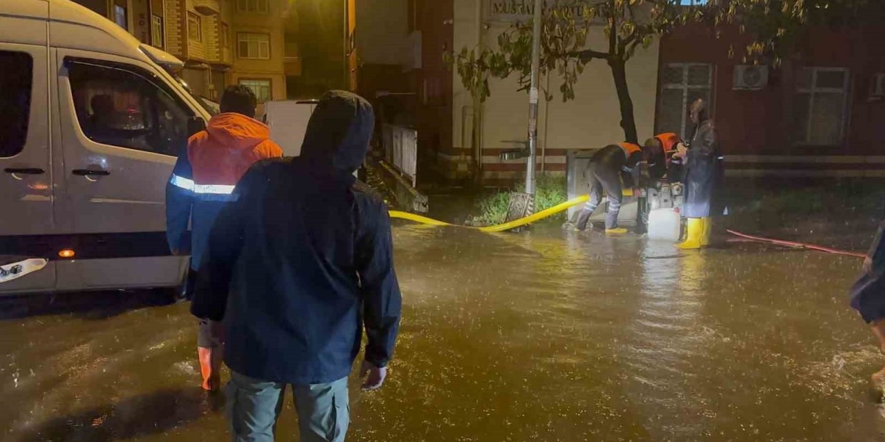 Ordu’da sel: Cadde ve sokaklar göle döndü