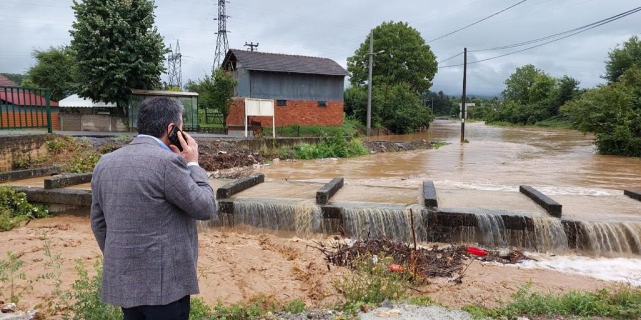 Düzce’de aşırı yağışlar taşkınlara neden oldu