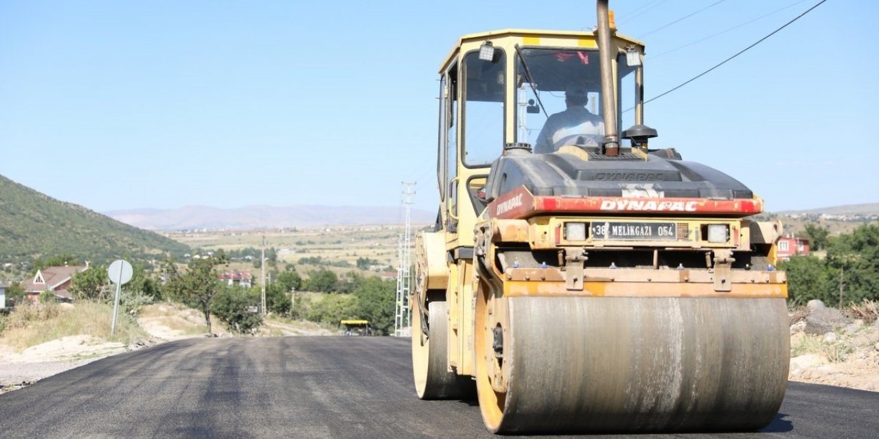Melikgazi’de asfalt çalışmaları hız kesmeden devam ediyor