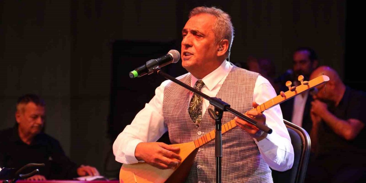 Aşık Veysel’in türküleri Yavuz Bingöl tarafından seslendirildi