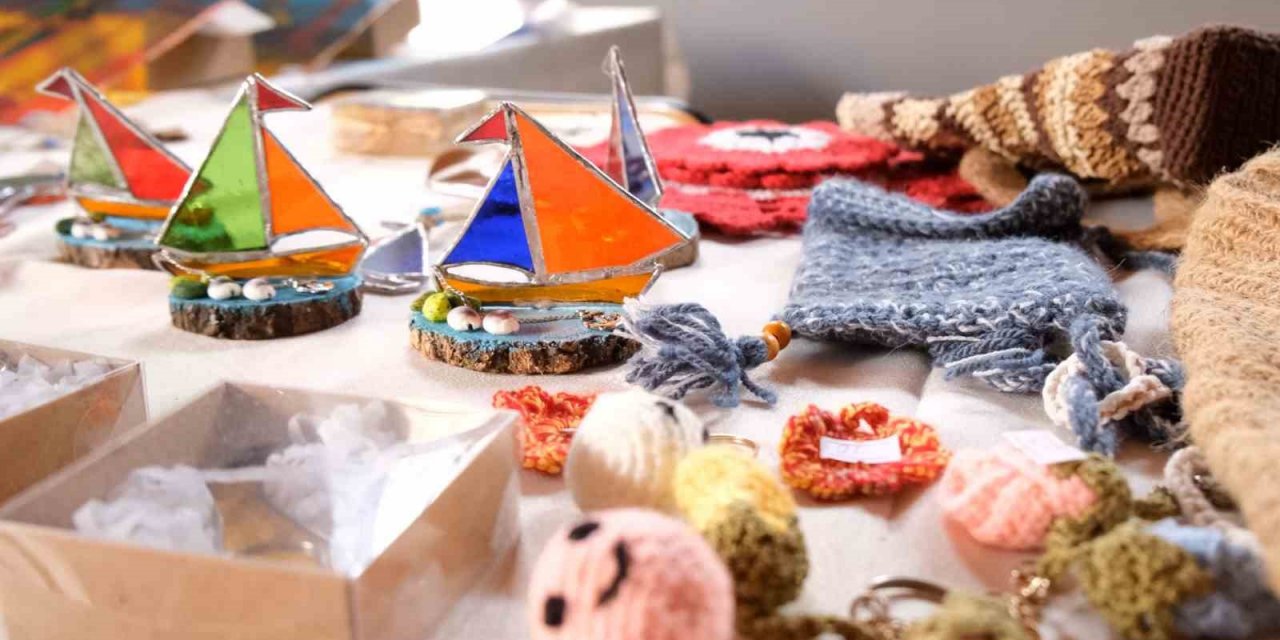 Ayvalık’ta el emeği göz nuru ürünler mahalle evleri pazarında hayat buldu