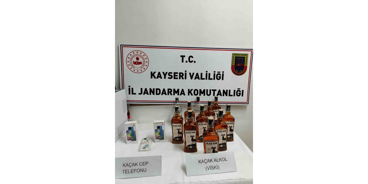 Restoranda bandrolsüz içki ve kaçak telefon ele geçirildi