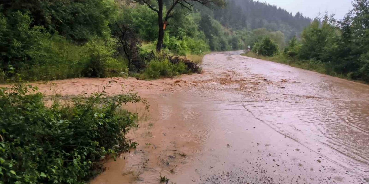 Mengen-Pazarköy yolu trafiğe kapandı