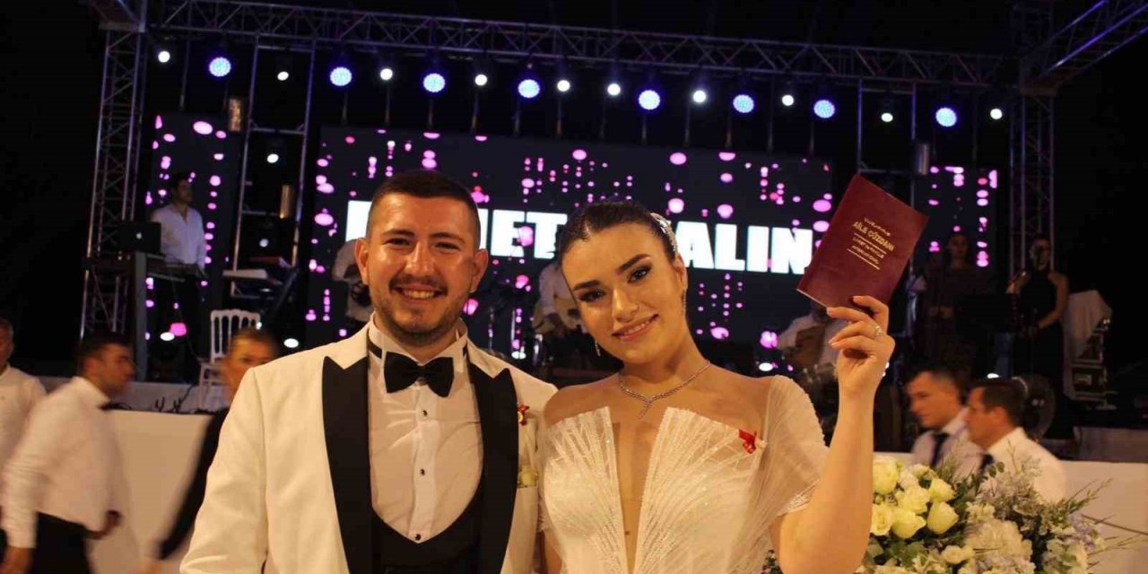 Gönen’de muhteşem düğün