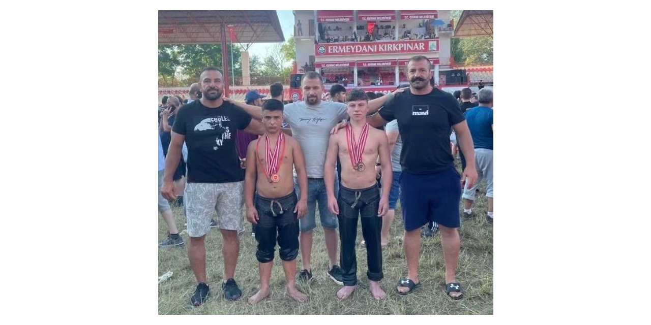 Altınovalı pehlivanlar Kırkpınar’da kürsüde