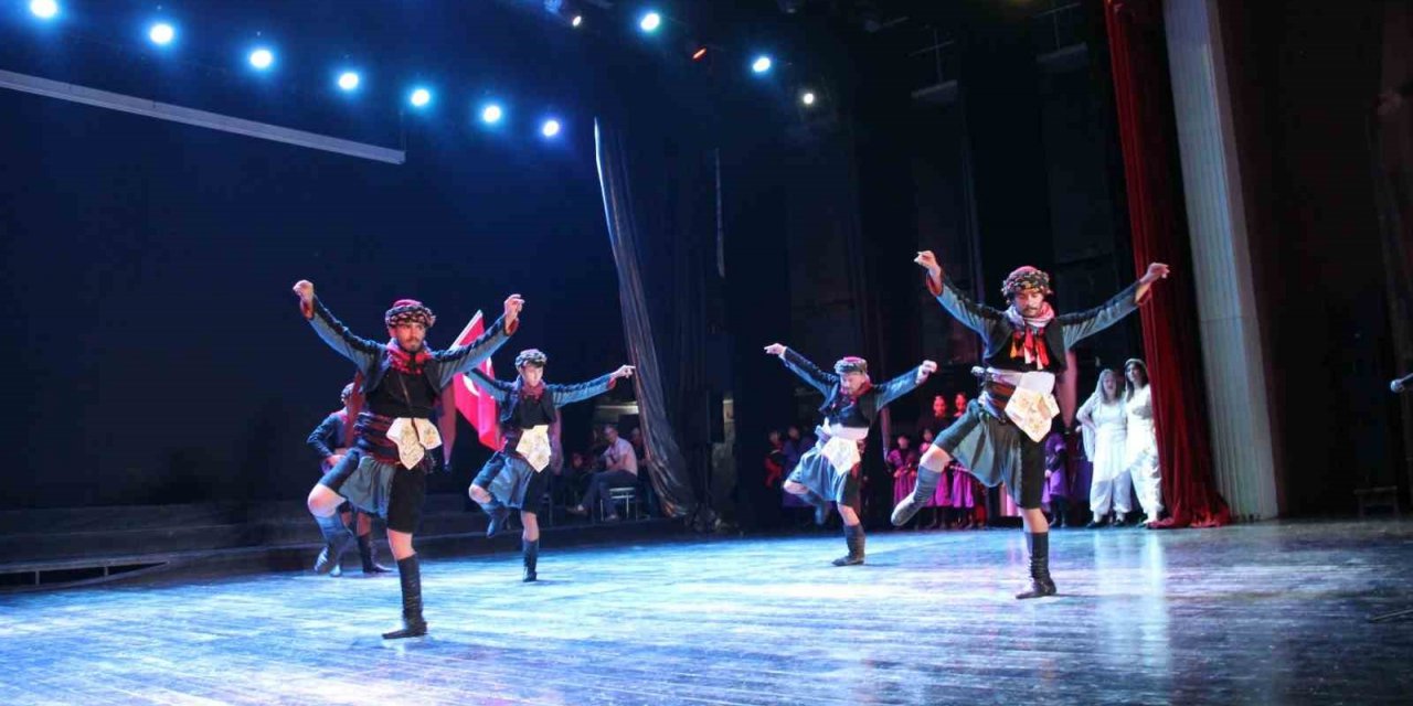 Gürcistan’daki festivale Nazilli Halk Dansları Topluluğu dikkat çekti