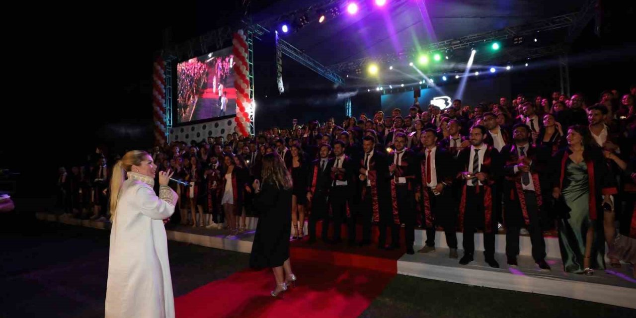 Tıp Fakültesi’nden 278 öğrenci yemin ederek hekim oldu