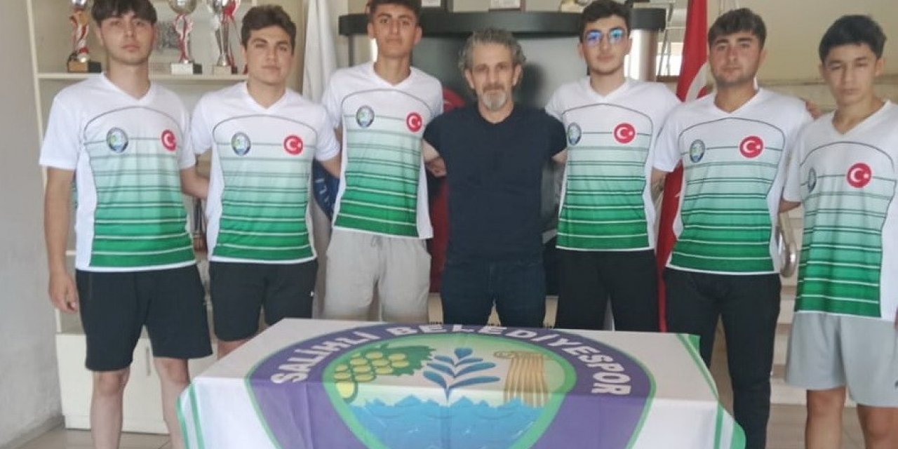 Salihli Belediyespor’a altyapıdan 22 takviye