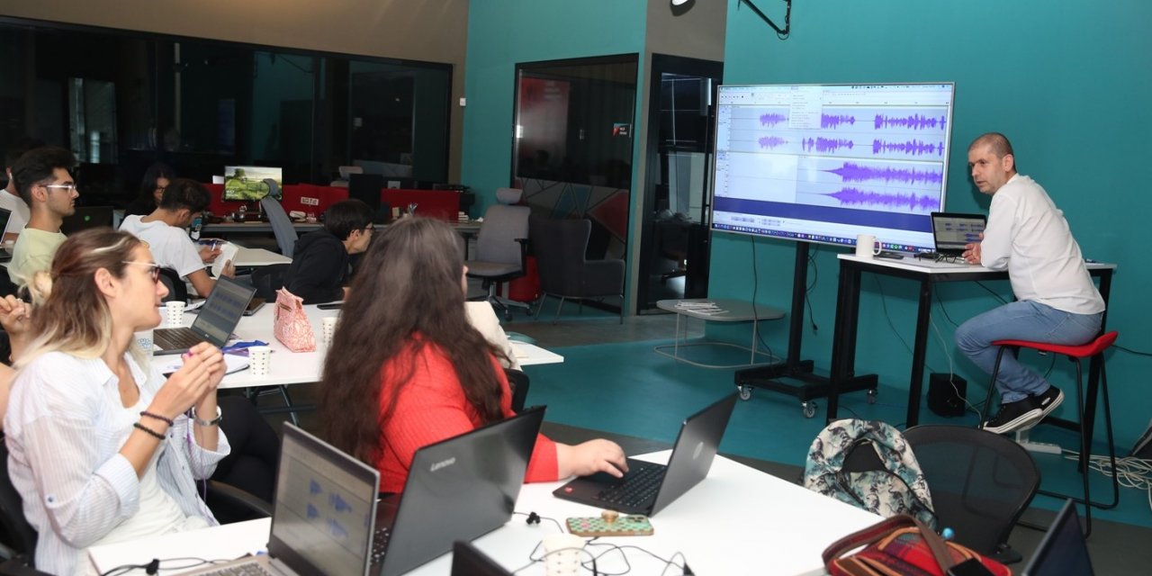 Podcast atölyesi ilk mezunlarını verdi