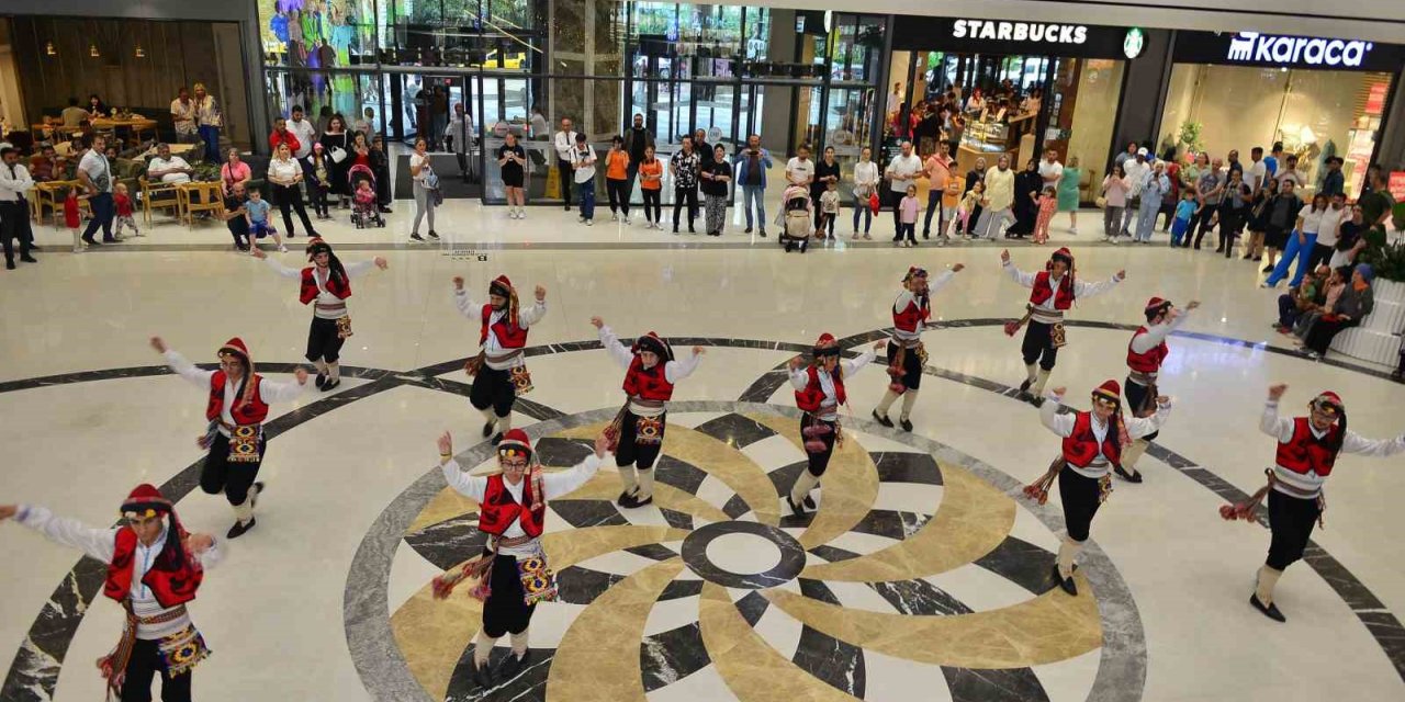 Dünya kültürleri Bursa sokaklarında