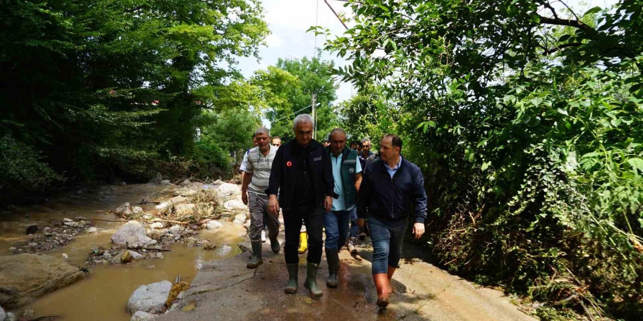 Vali Çakır: “4 mahallemizde irili ufaklı 100’den fazla binamız selden etkilendi”