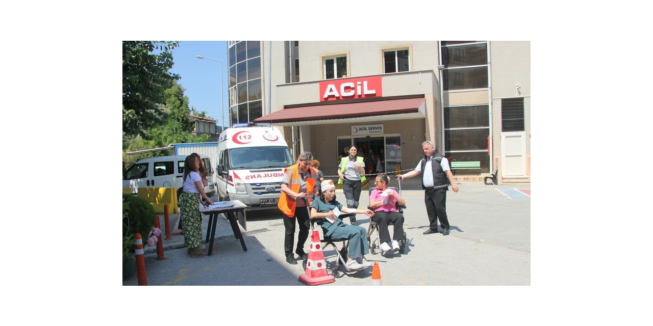 Çınarcık Devlet Hastanesi’nde gerçeğini aratmayan tatbikat