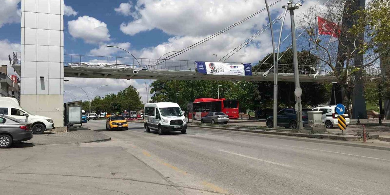 Başkentte feci kaza: Art arda iki otomobilin çarptığı kadın hayatını kaybetti