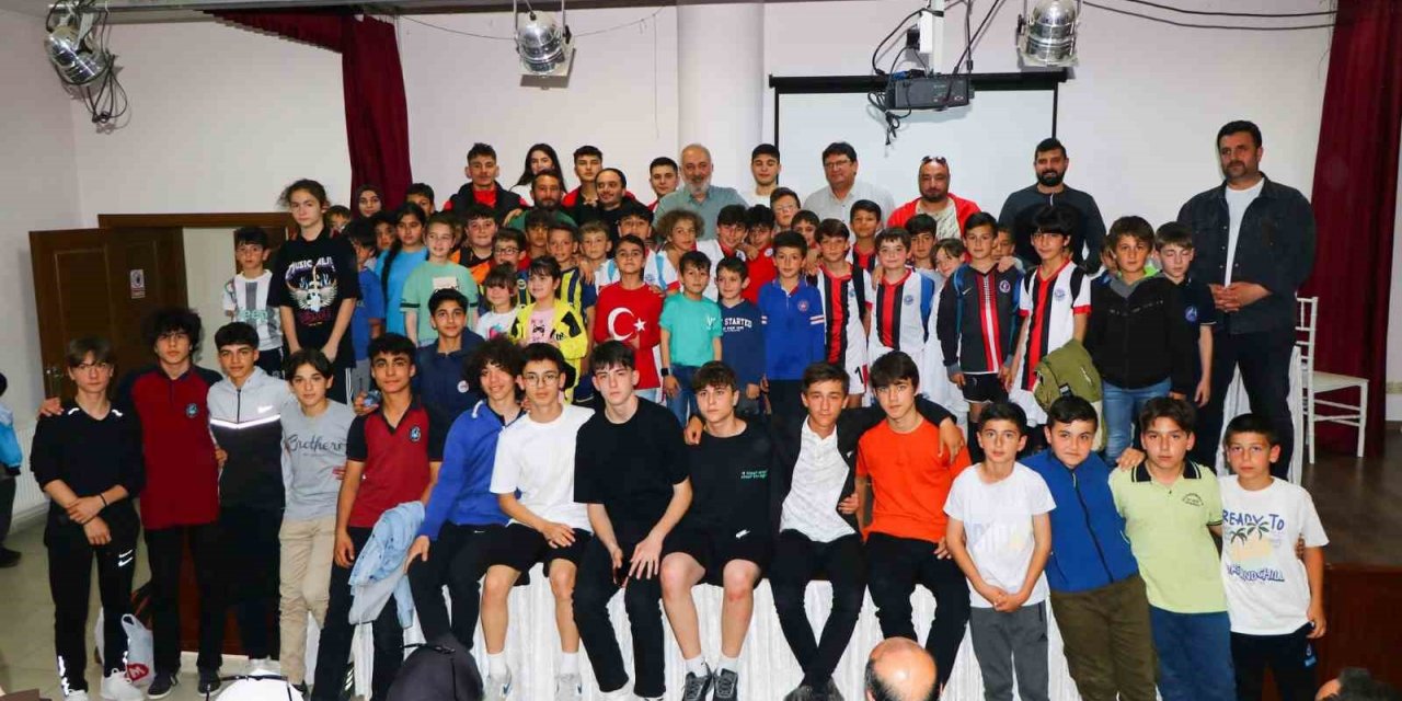 Çiftlikköy Belediyespor’un altyapıda yıldızı parlıyor