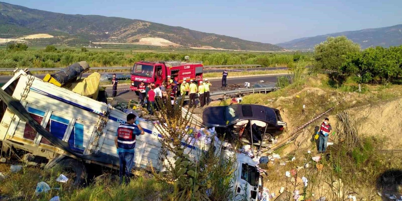 Aydın’da trafik kazası: 2 ölü, 4 yaralı