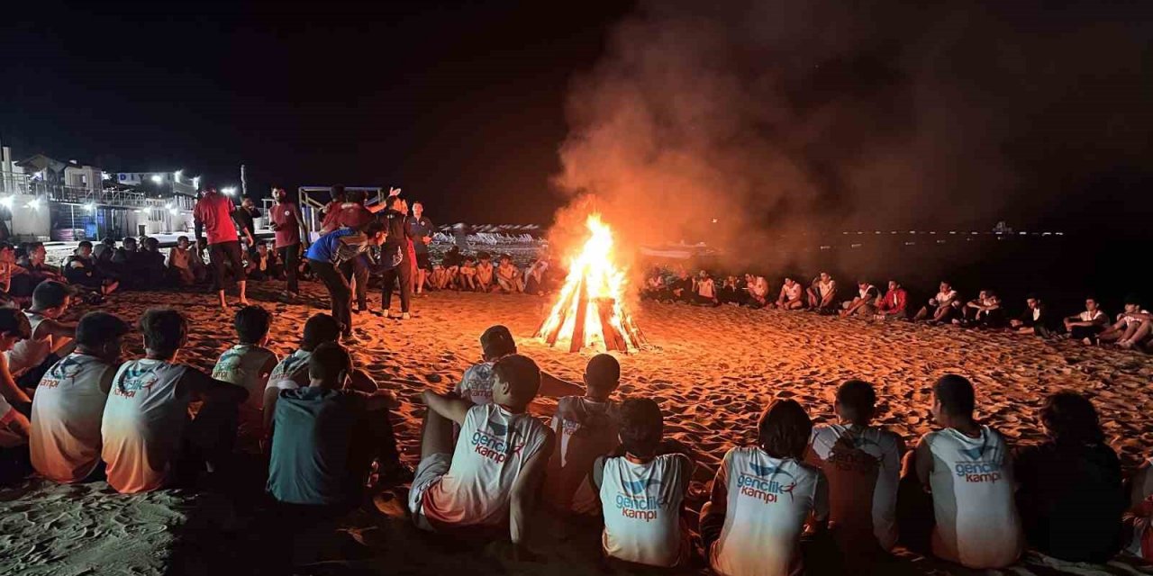Başakşehirli gençlerin Saros Körfezi’nde tatil keyfi