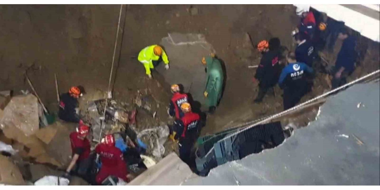 Yağış nedeniyle meydana gelen göçük altında kalan işçi için 12 saattir kurtarma çalışması sürüyor