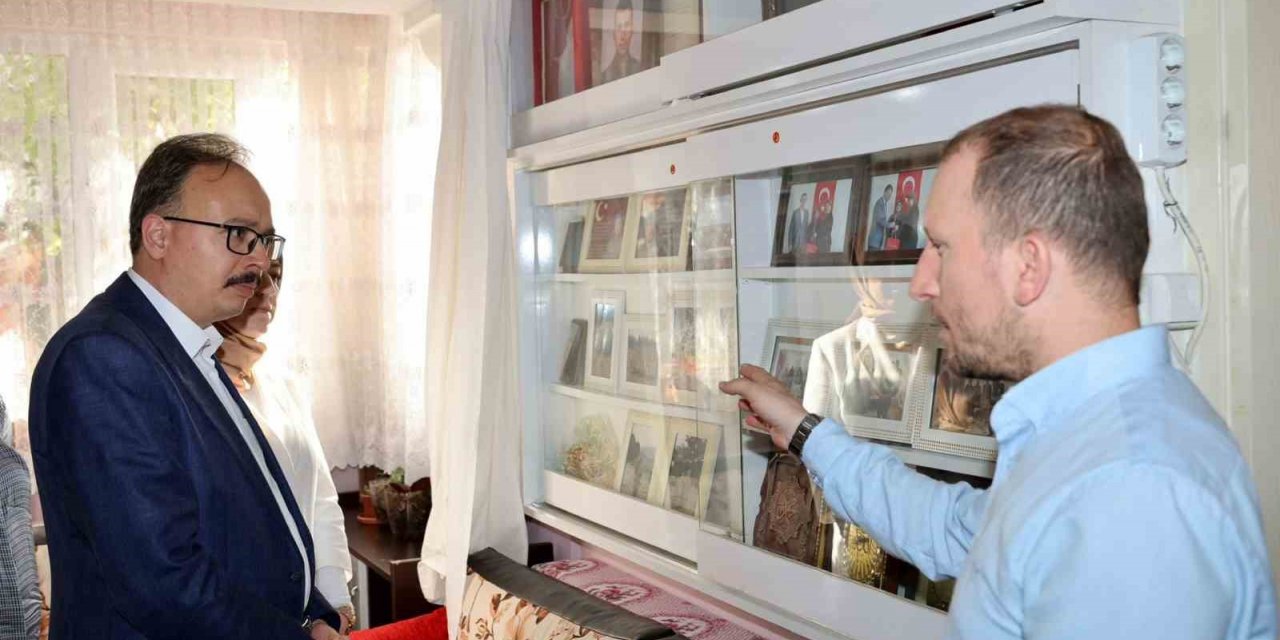 Vali Kızılkaya şehit ailesini ziyaret etti