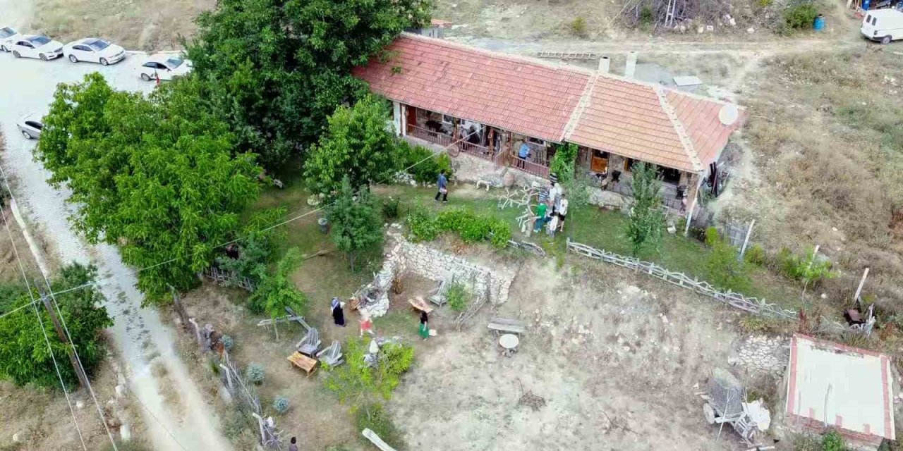 Çerkezce de oda anlamına gelen “Haceş” adının verildiği müze evi, ayda 2 bin kişiyi ağırlıyor