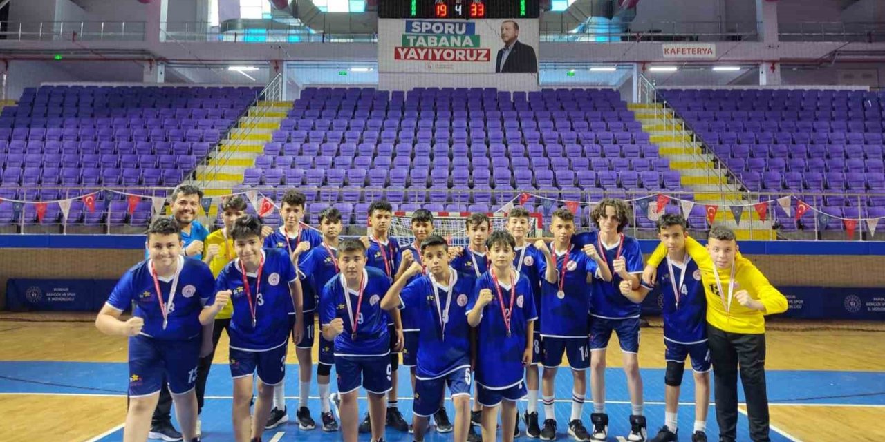 Karaman Analig Erkek Hentbol takımı çeyrek finale yükseldi