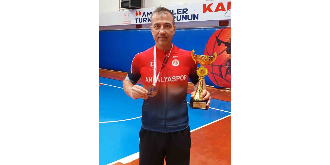 Antalyaspor’un tecrübeli pedalı Bolu’da Türkiye Şampiyonu oldu
