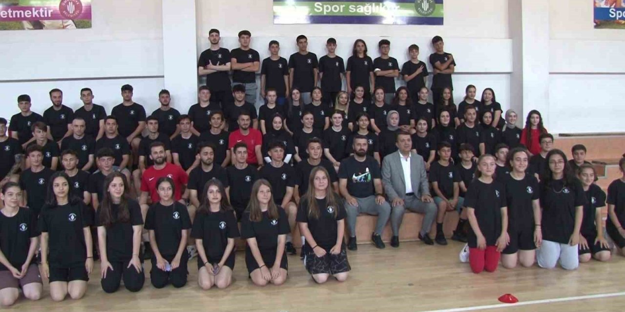 Ümraniye Belediyesi sporcu gençleri üniversiteye hazırlıyor