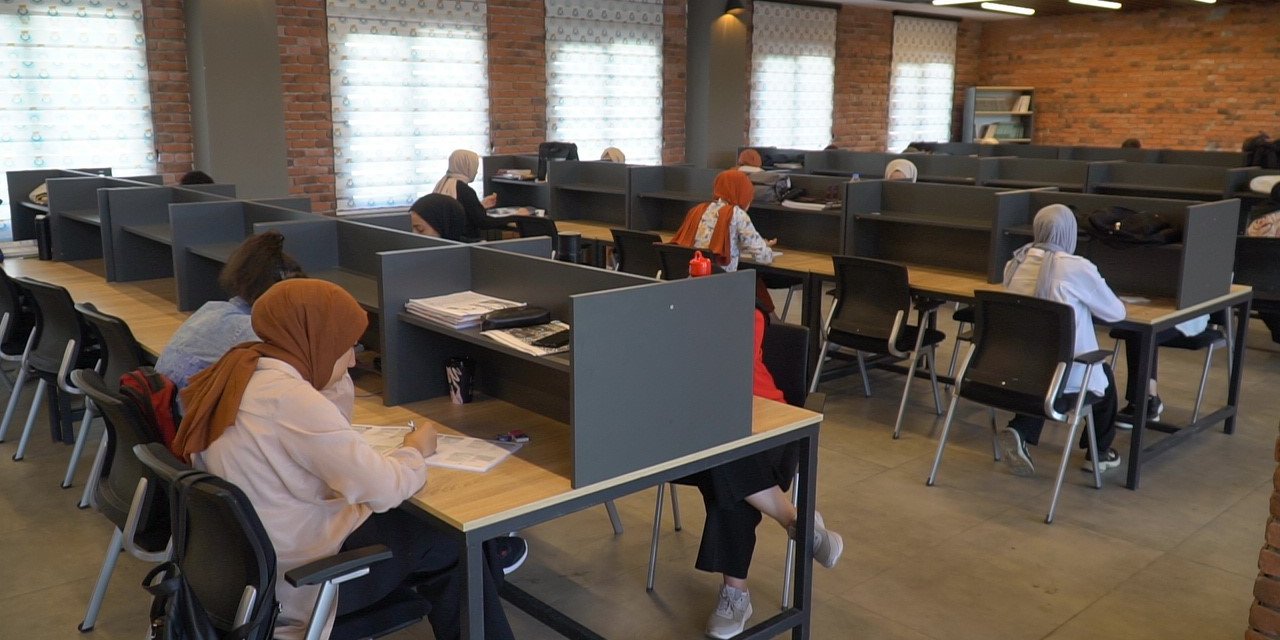 Gençler sınava Haliliye’de hazırlanıyor