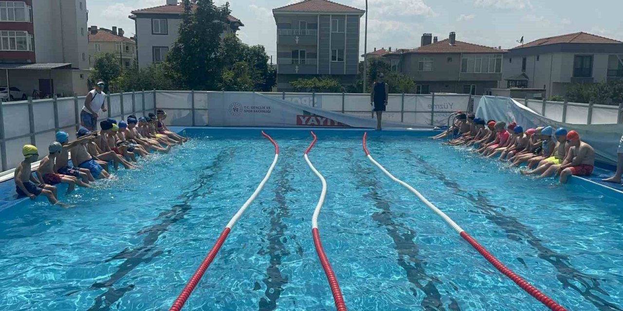 Muratlı’da ücretsiz yüzme kursları başladı