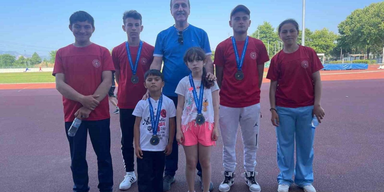 Kastamonulu işitme engelli sporcular şampiyonadan derecelerle döndü