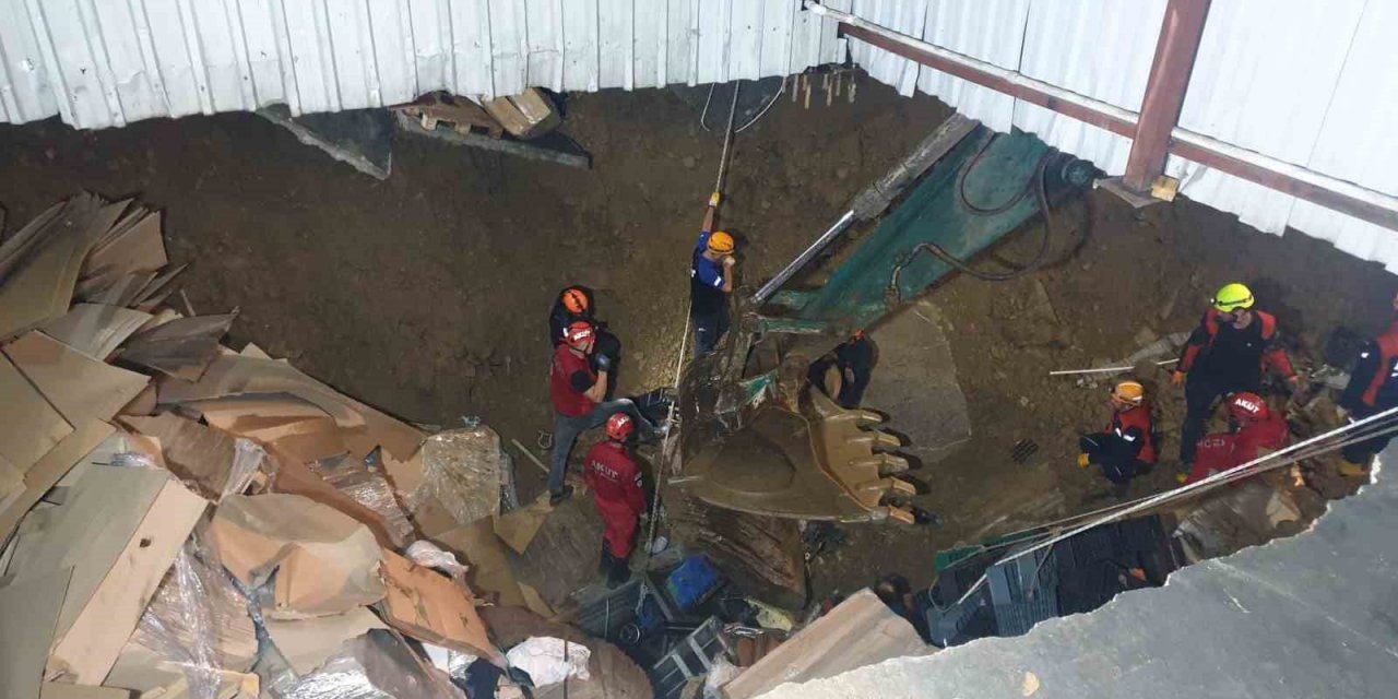 Göçük altında kalan şahsı arama çalışmaları devam ediyor