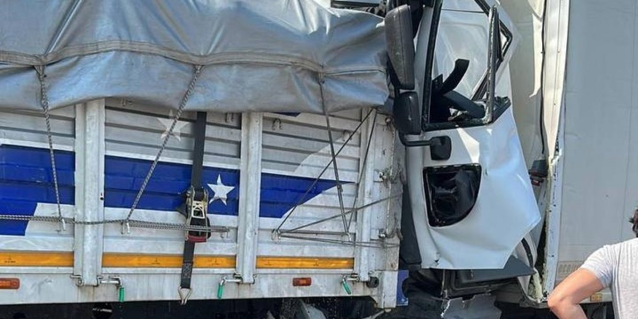 Bandırma’da kamyon hurdaya döndü: 1 yaralı