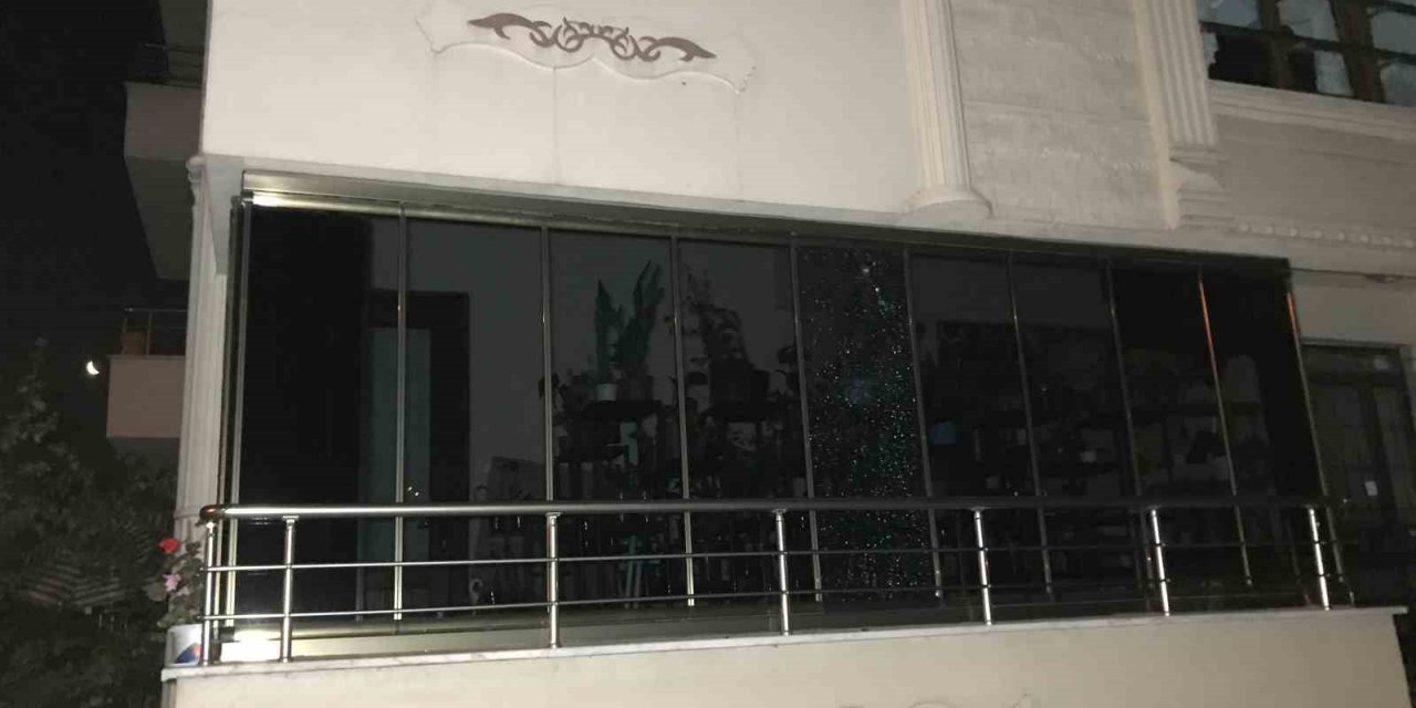 Daha önce tartışma yaşadığı husumetlisinin evini kurşunladı