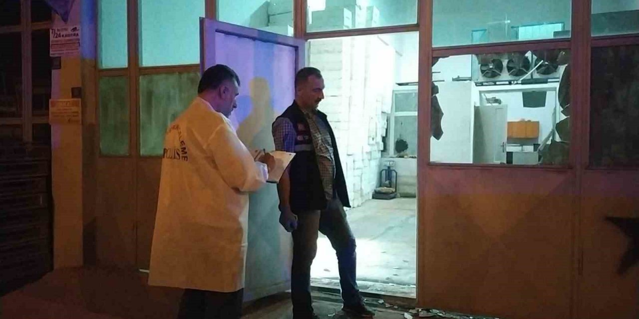 Pompalı tüfekle iş yerini kurşuna tuttular