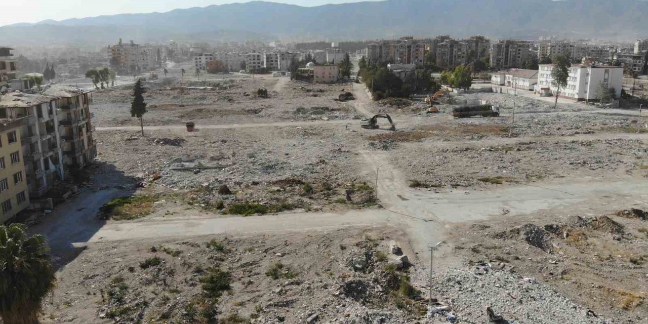 Enkaz kentte yıkımın etkisi gökyüzünden görüntülendi