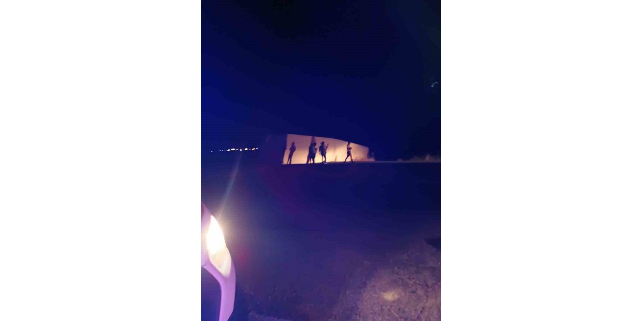 Kontrolden çıkan tır yan yattı: 1 yaralı