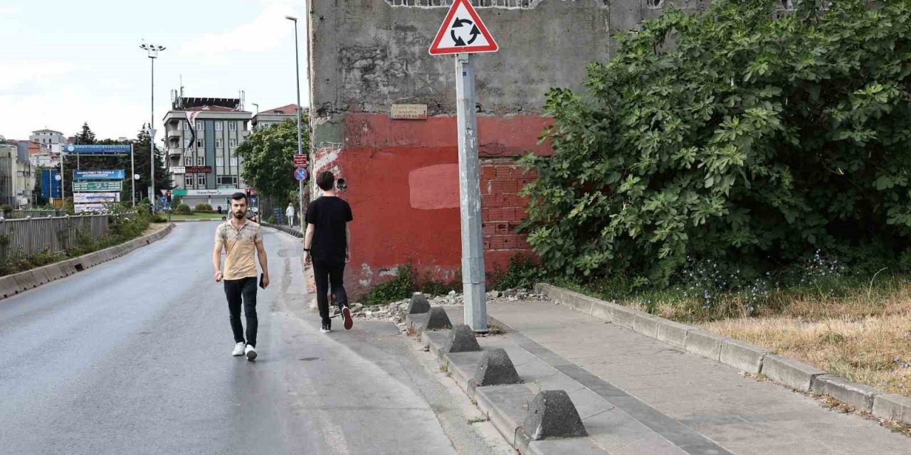 Fatih Mahallesi’ndeki 33 yıllık bina yıkıldı