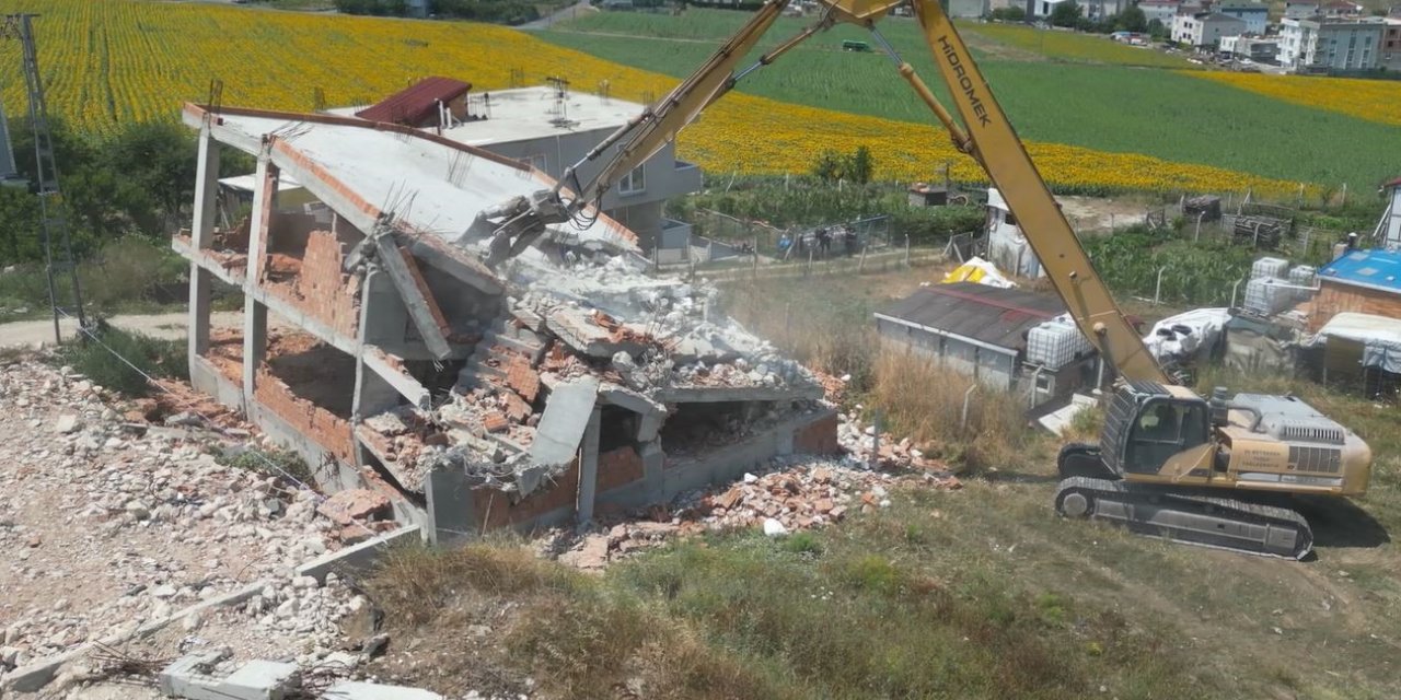 Büyükçekmece’de kaçak yapılara taviz verilmiyor