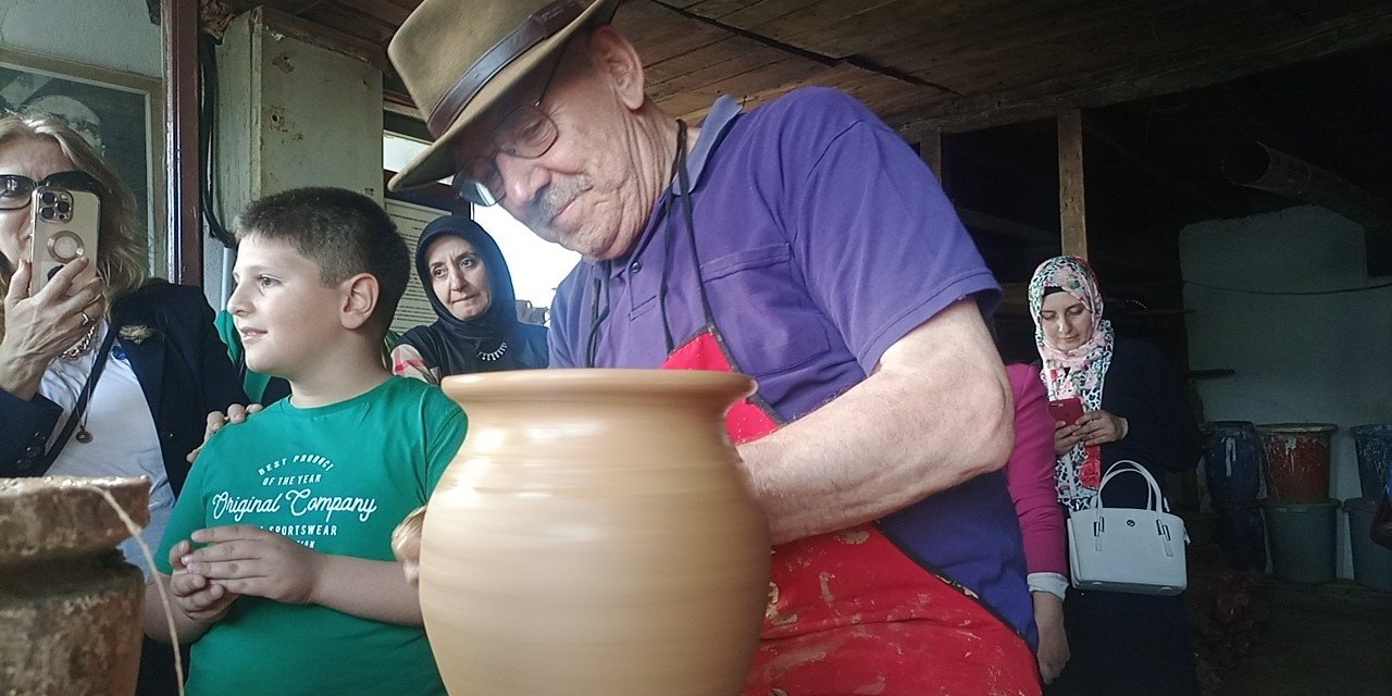 68 yılını çömlekçiliğe adadı