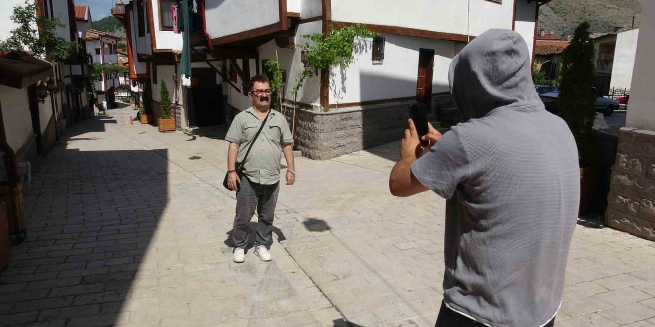 Mimari yapısıyla turistleri tarihte yolculuğa çıkartıyor